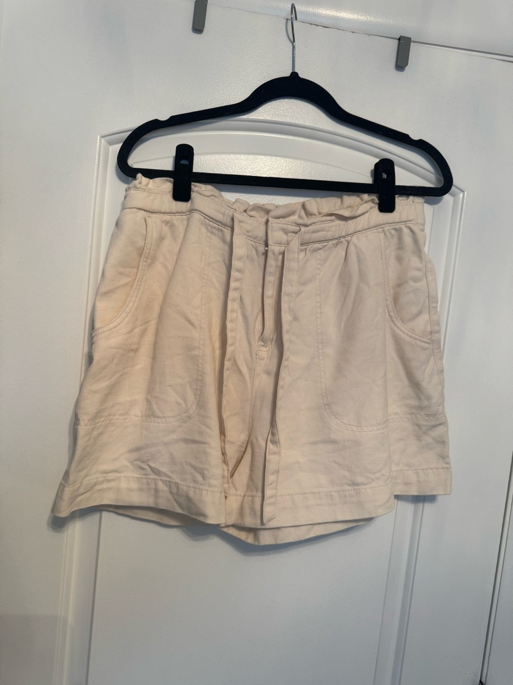 Old navy size L- Beige Drawstring Women’s Shorts